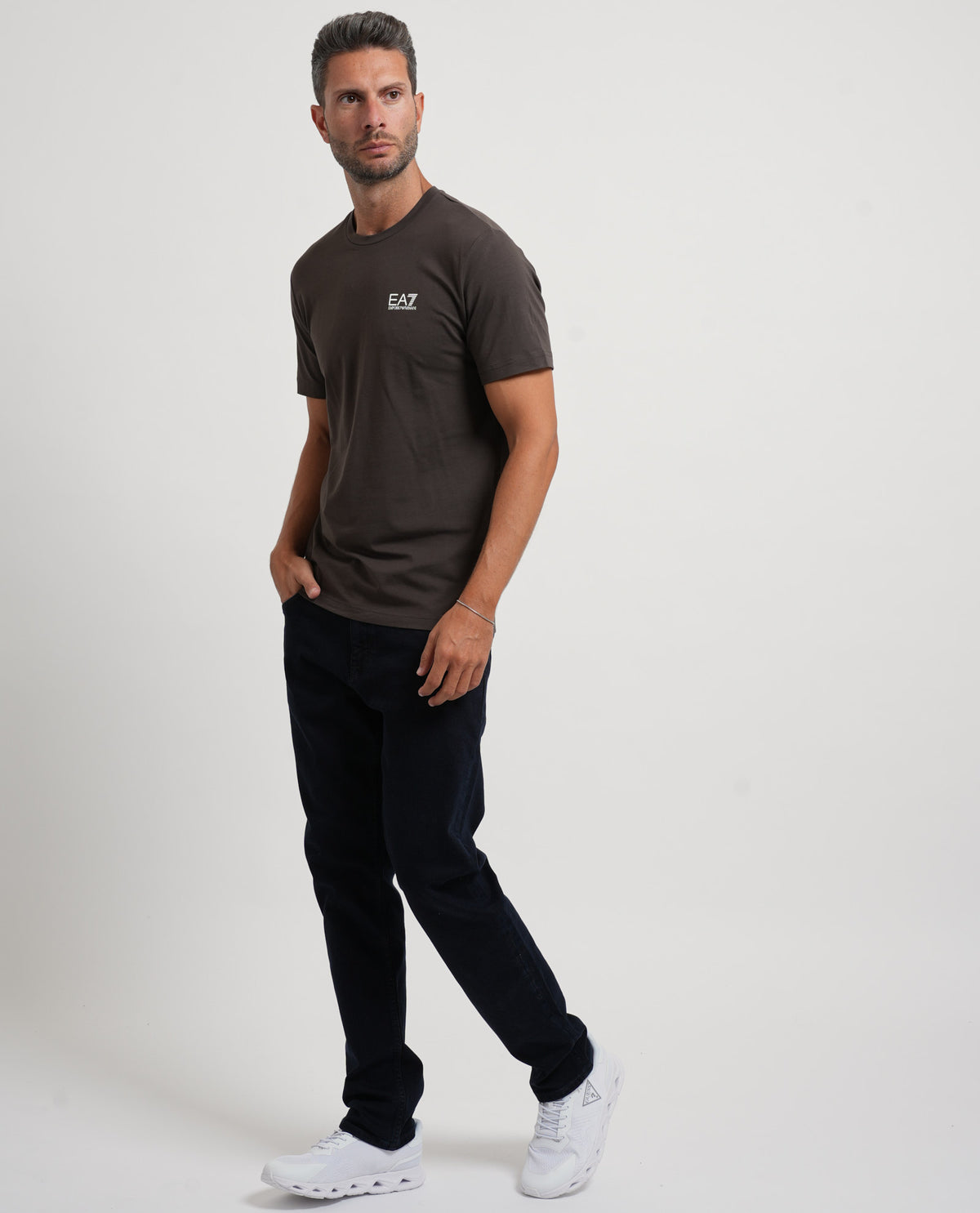 T-shirt uomo EA7 con logo su petto 
