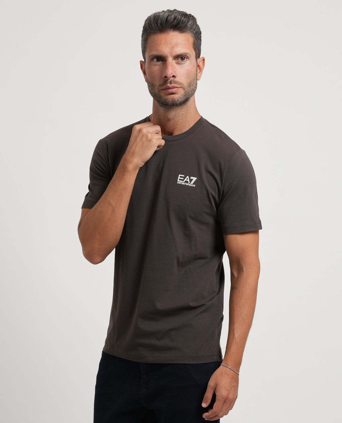 T-shirt uomo EA7 con logo su petto 