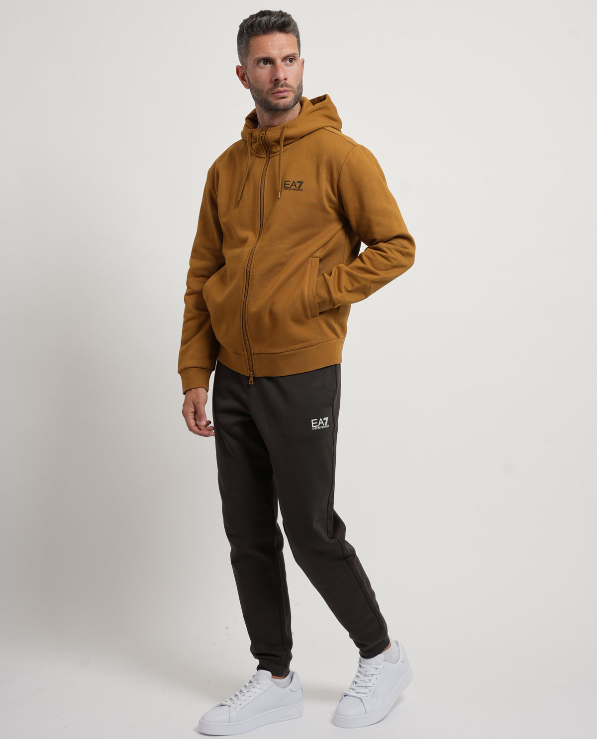 Tuta in cotone EA7 uomo con cappuccio e zip 