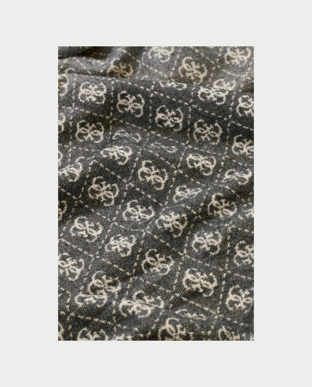 Sciarpa donna Guess con frange 