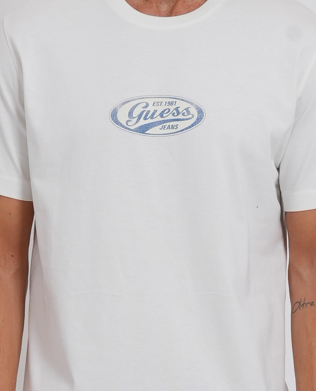 T-shirt uomo Guess con logo centrale 