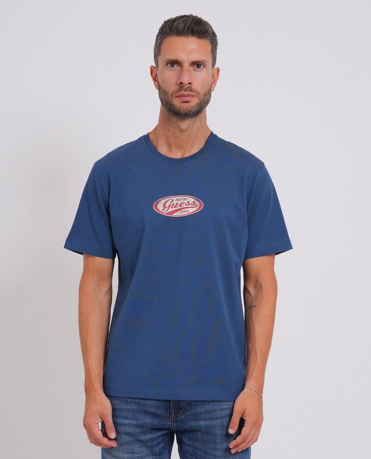 T-shirt uomo Guess con logo centrale 