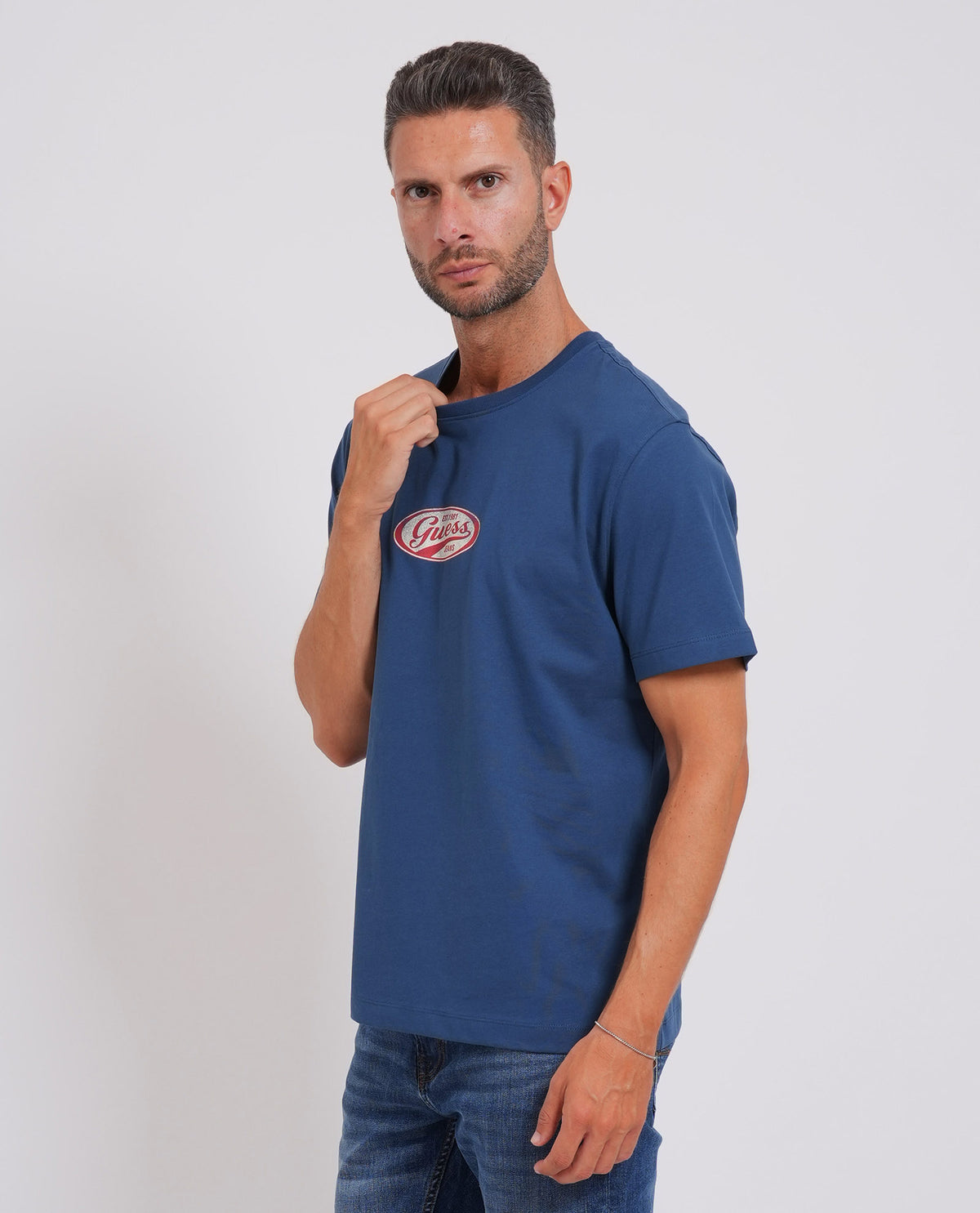 T-shirt uomo Guess con logo centrale 