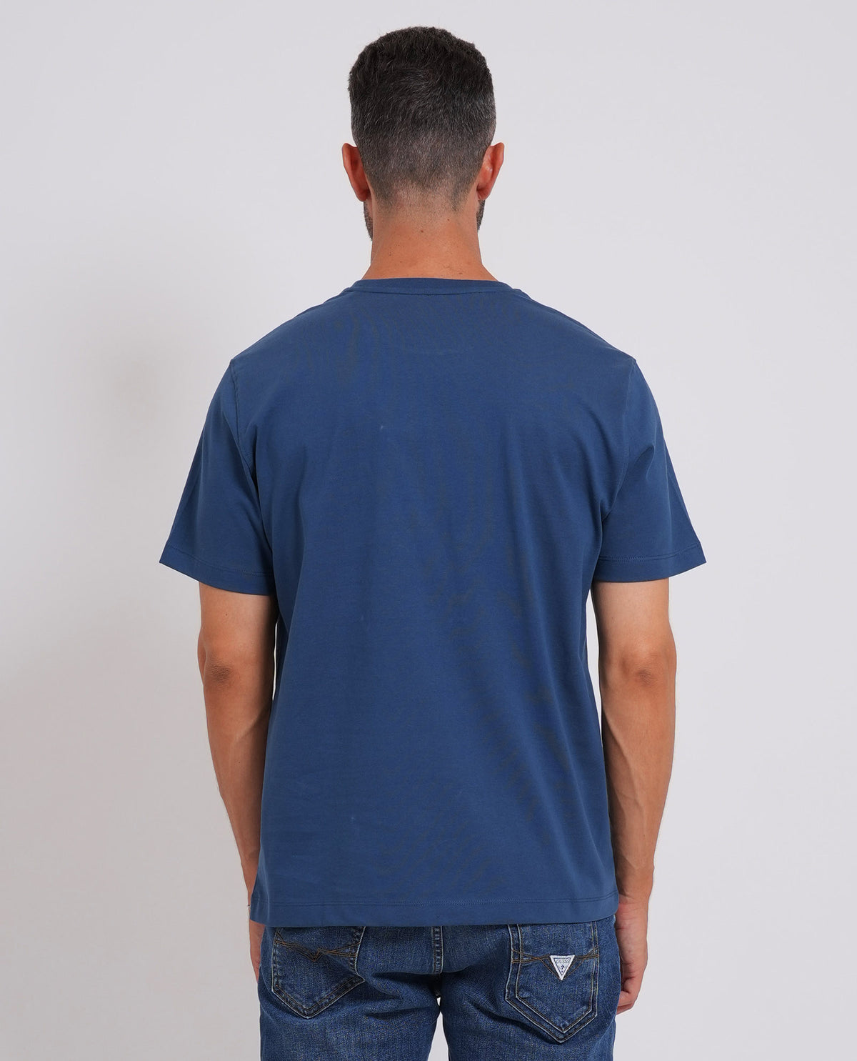 T-shirt uomo Guess con logo centrale 