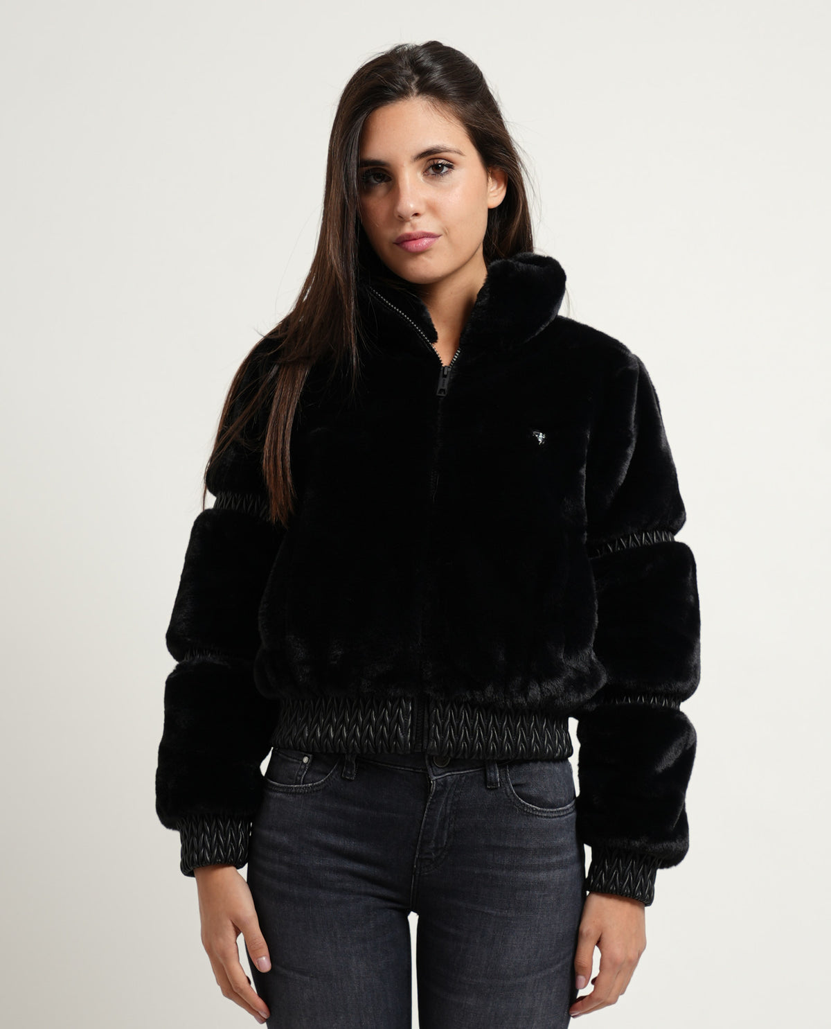Giubbotto donna Guess dal tessuto morbido 