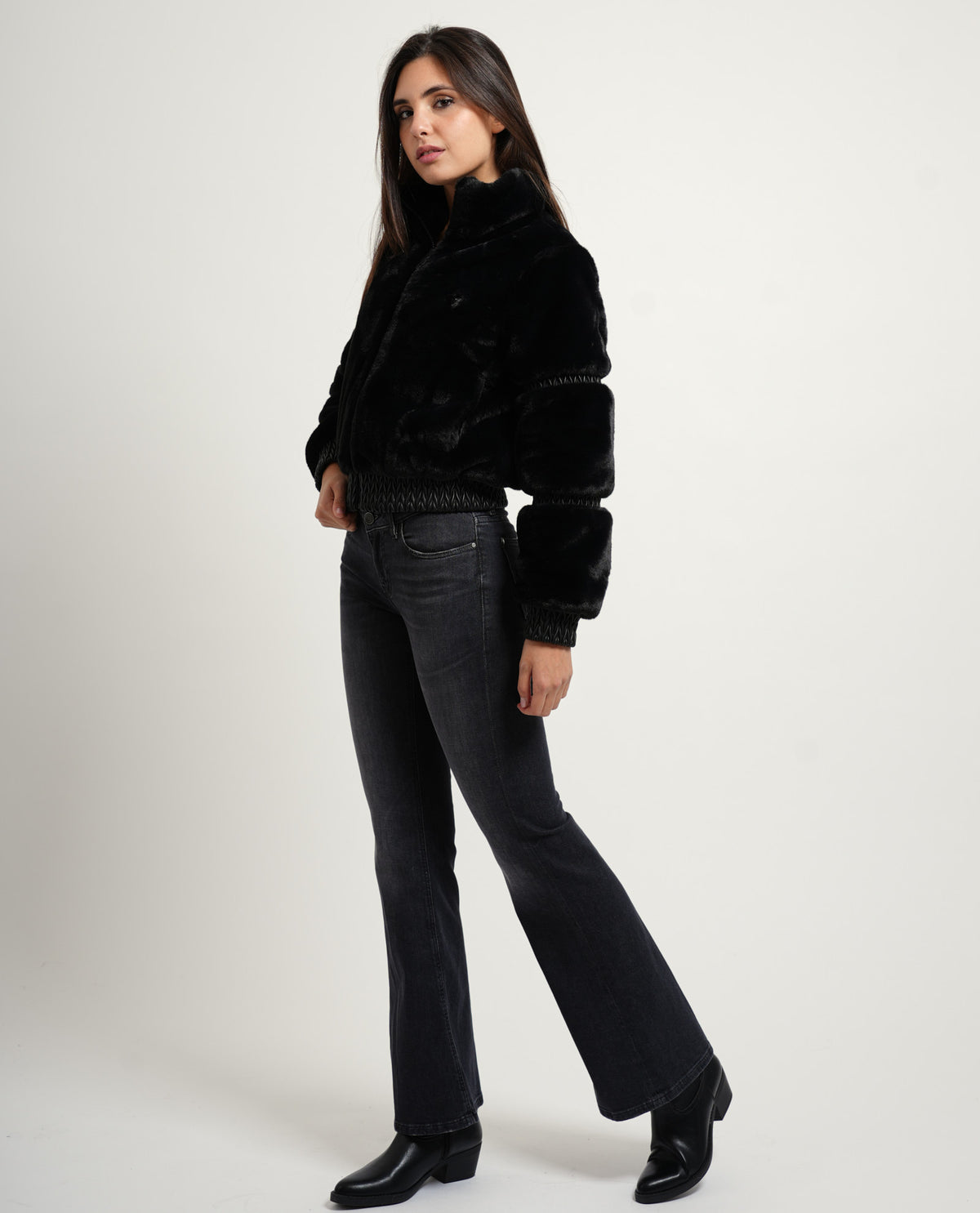 Giubbotto donna Guess dal tessuto morbido 