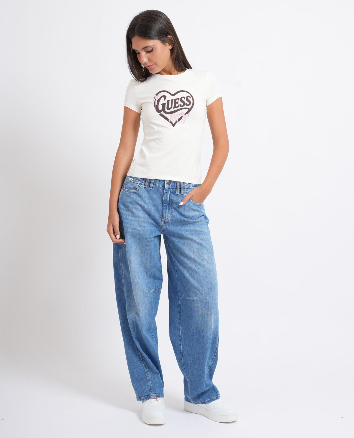 T-shirt donna Guess con cuore 