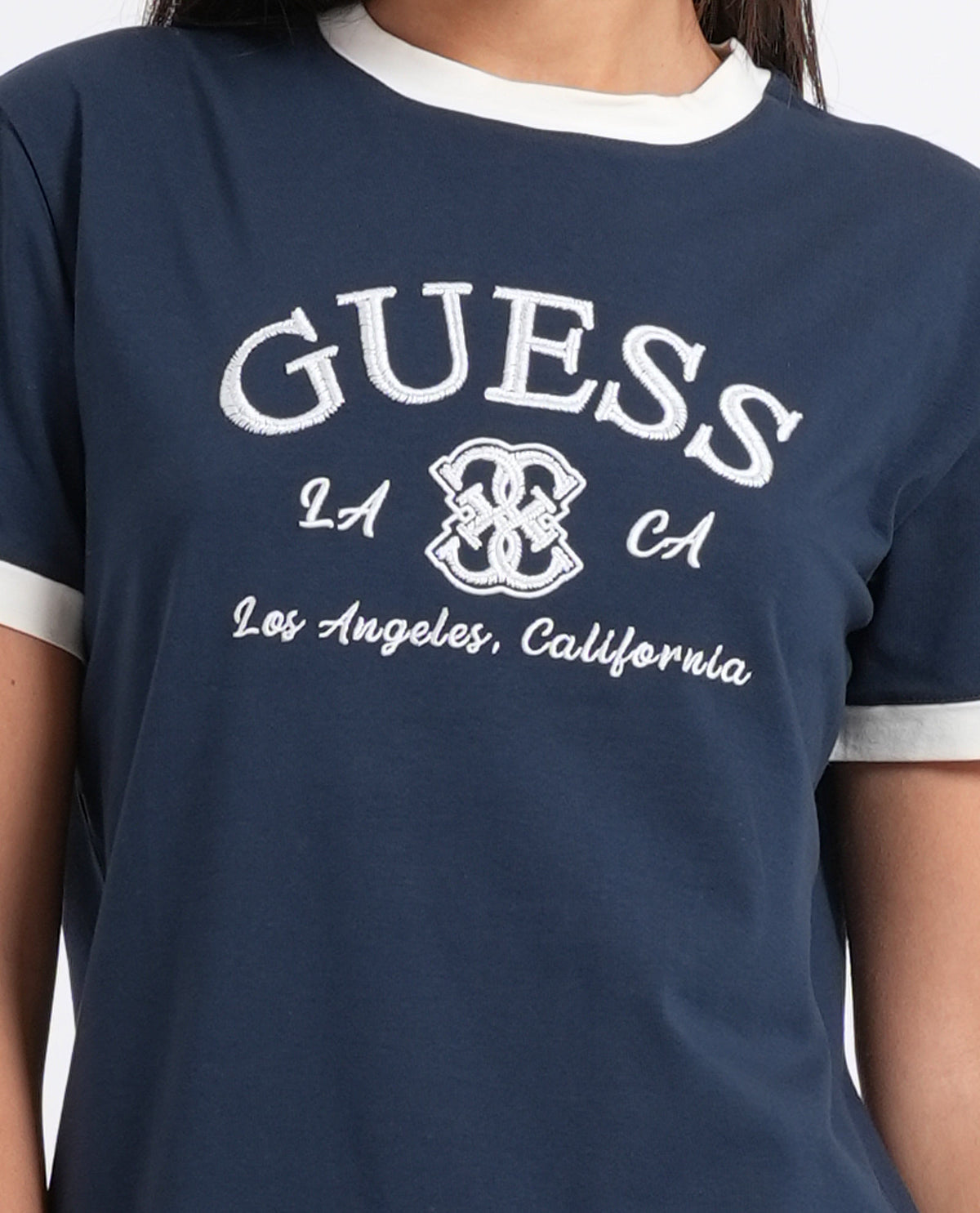 T-shirt donna Guess con profili a contrasto 