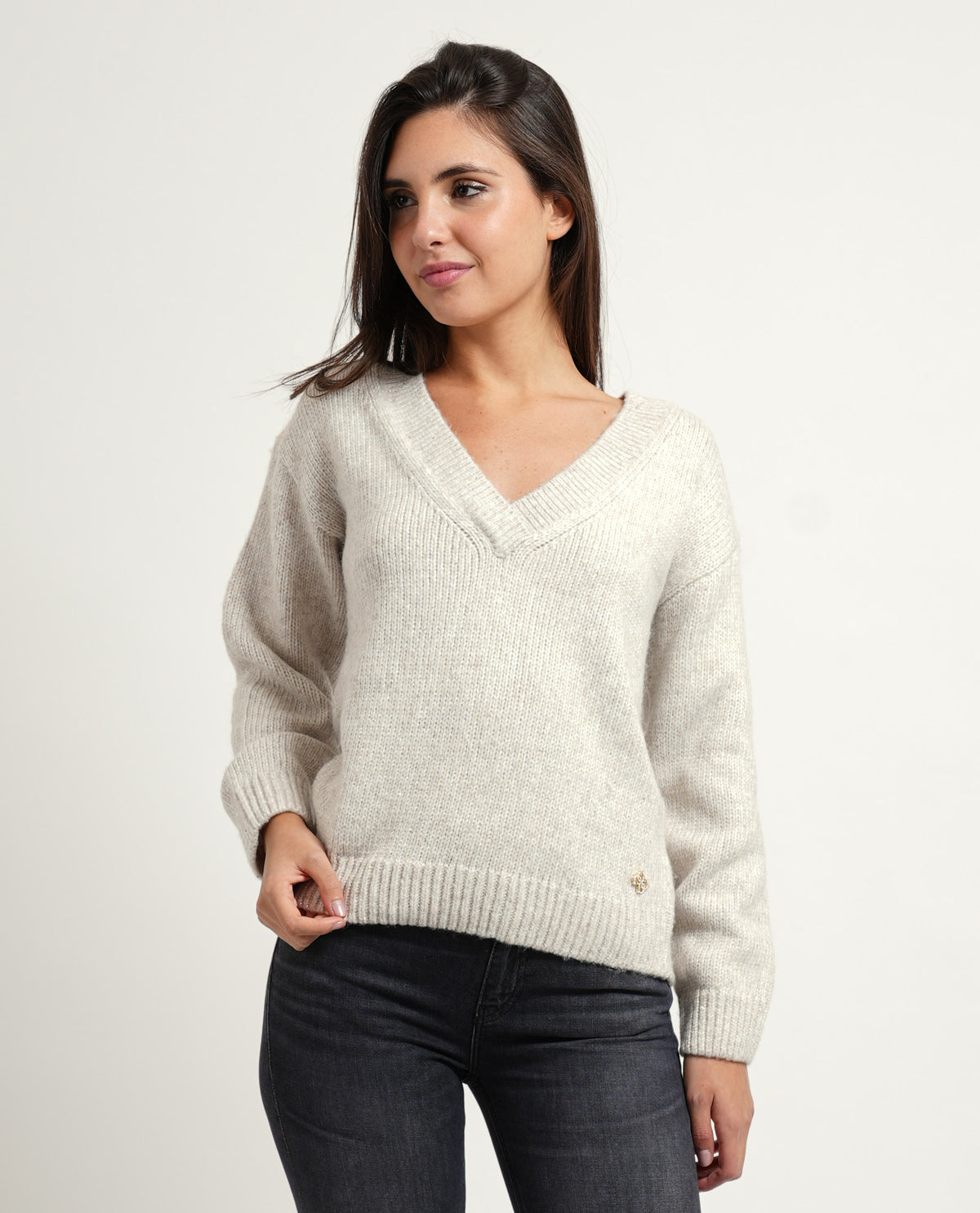 Maglione donna Guess con scollo a V 