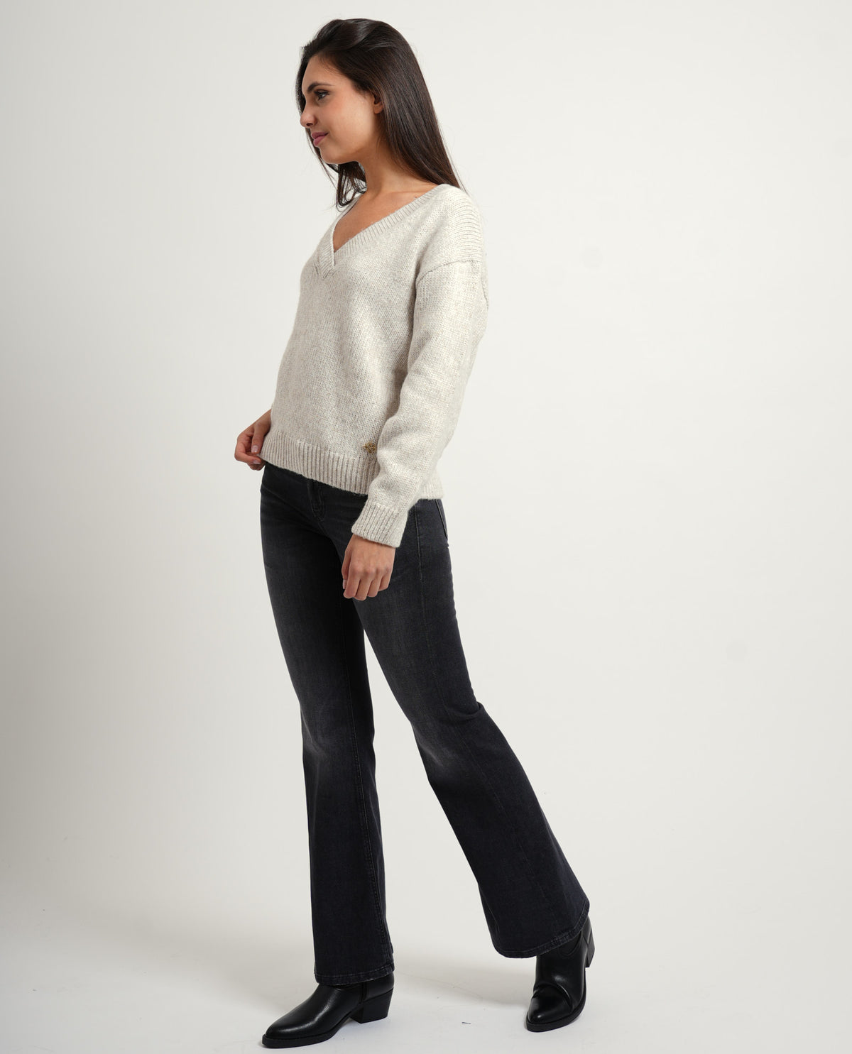 Maglione donna Guess con scollo a V 