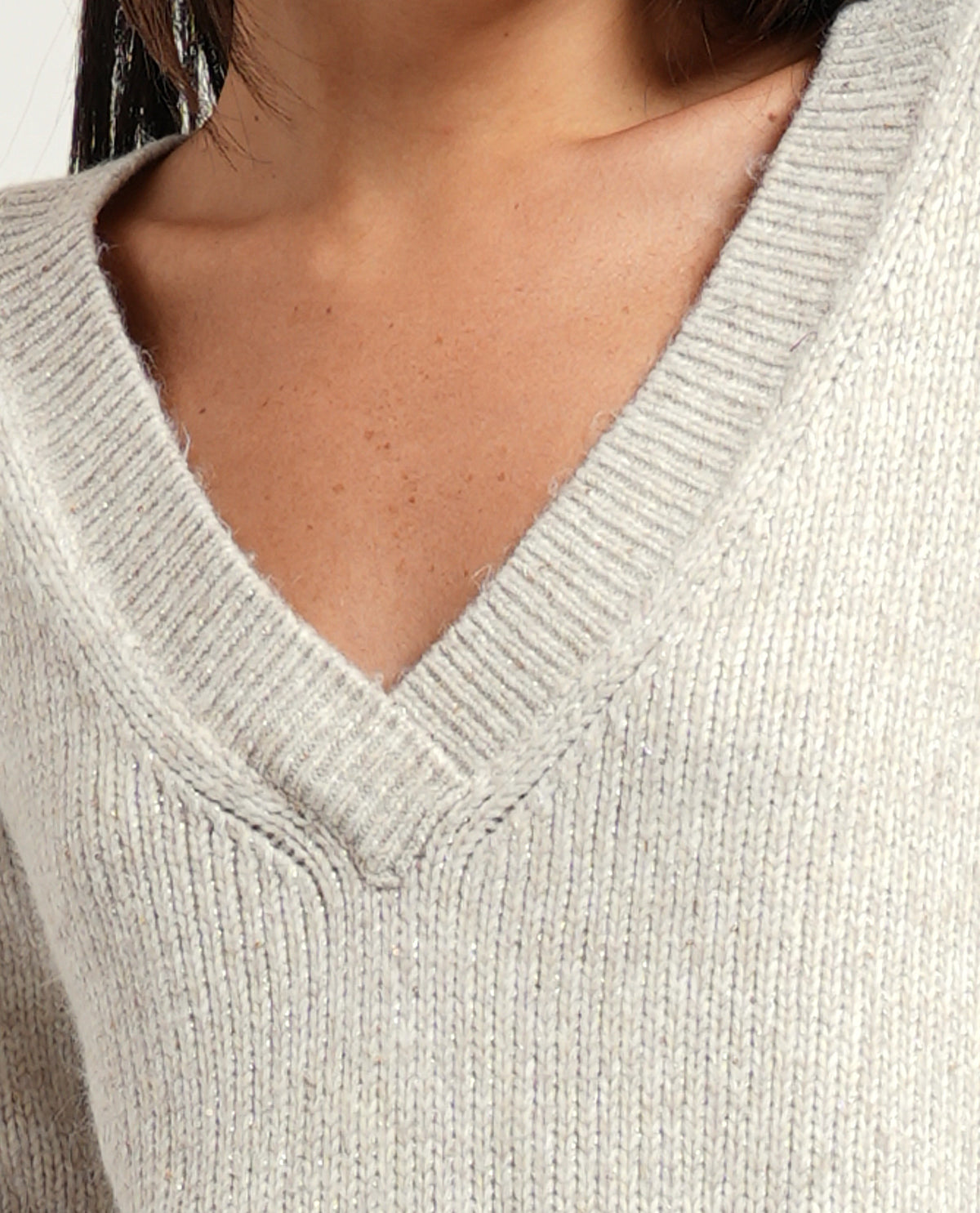 Maglione donna Guess con scollo a V 