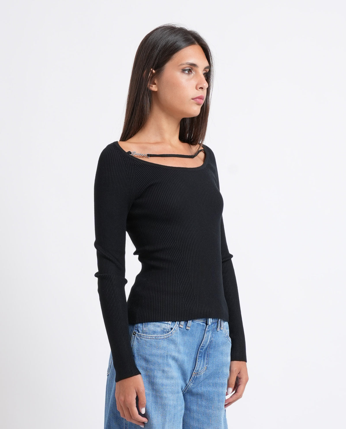 Maglione donna Guess con ampia scollatura 