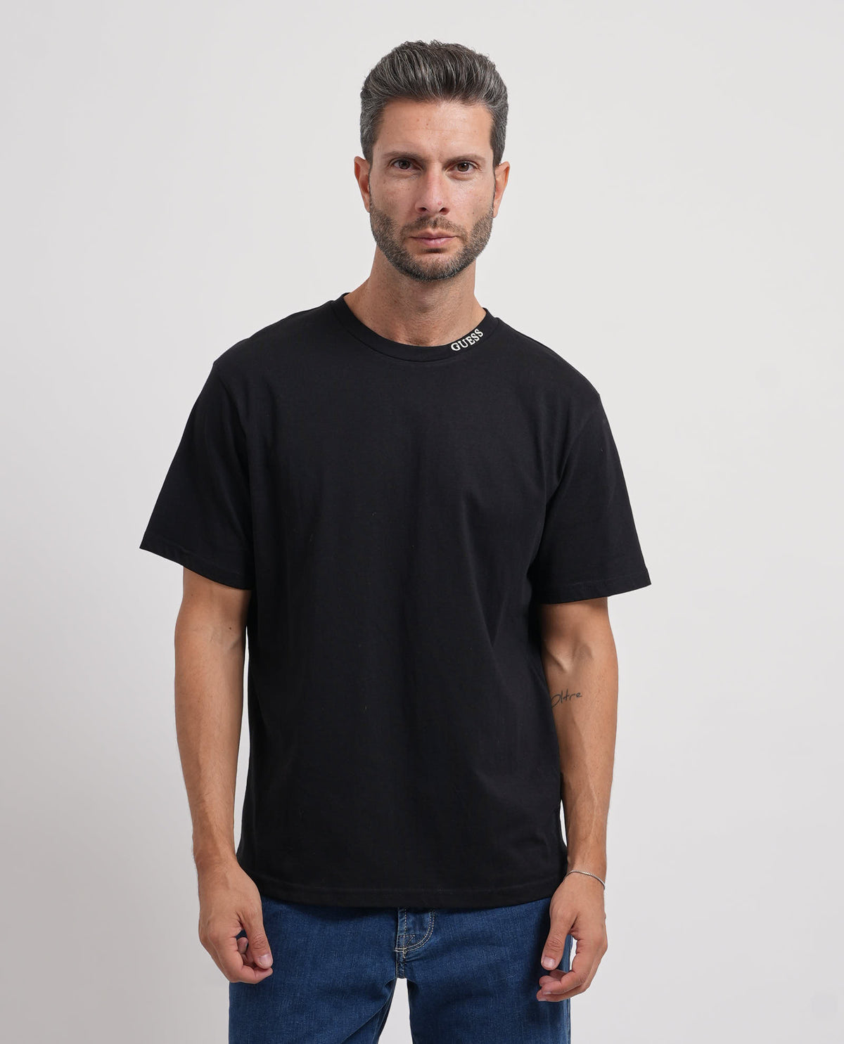 T-shirt uomo Guess con logo su collo 