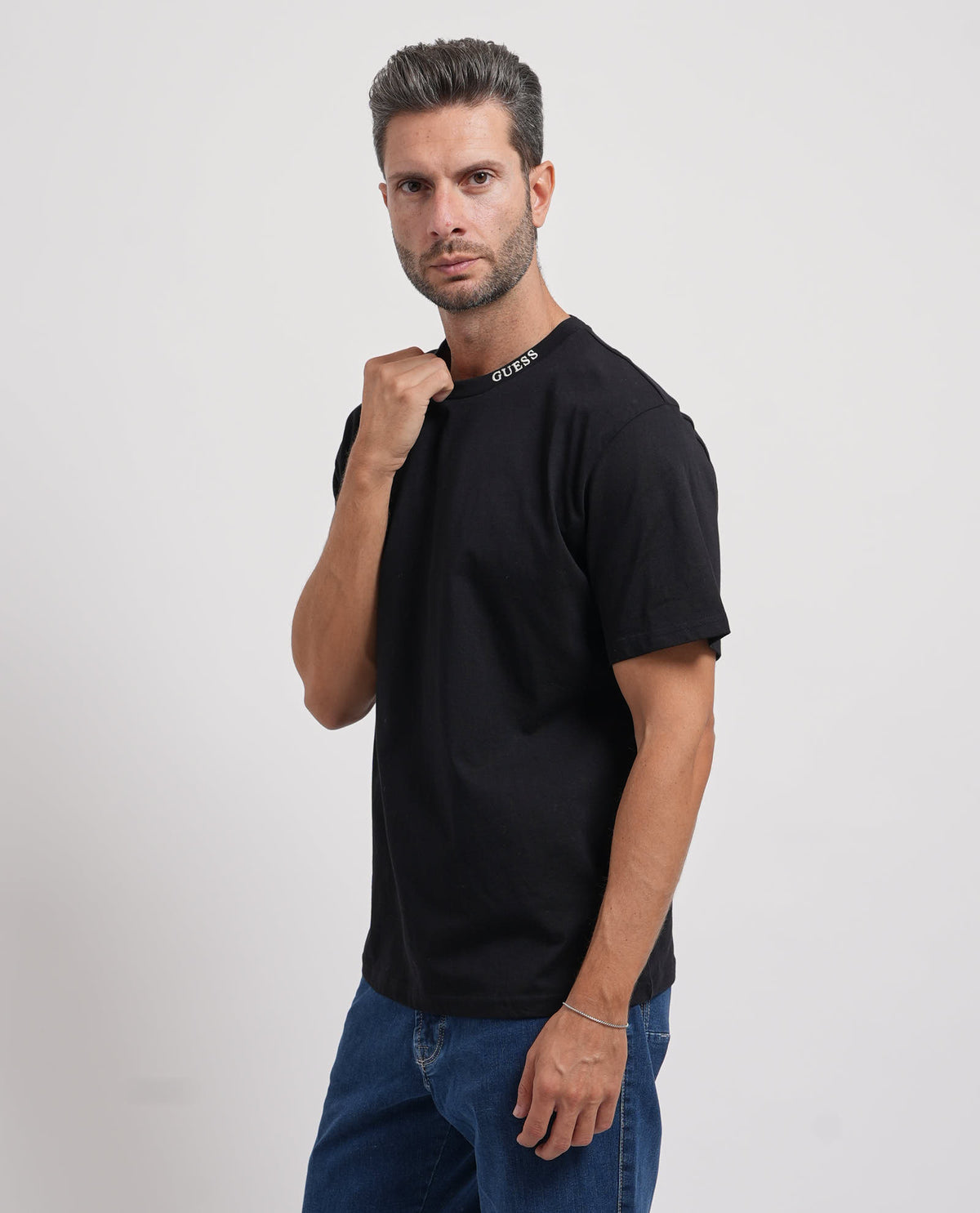 T-shirt uomo Guess con logo su collo 