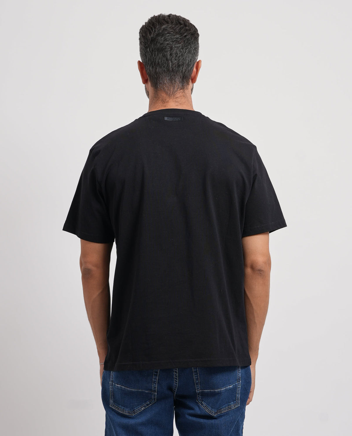 T-shirt uomo Guess con logo su collo 