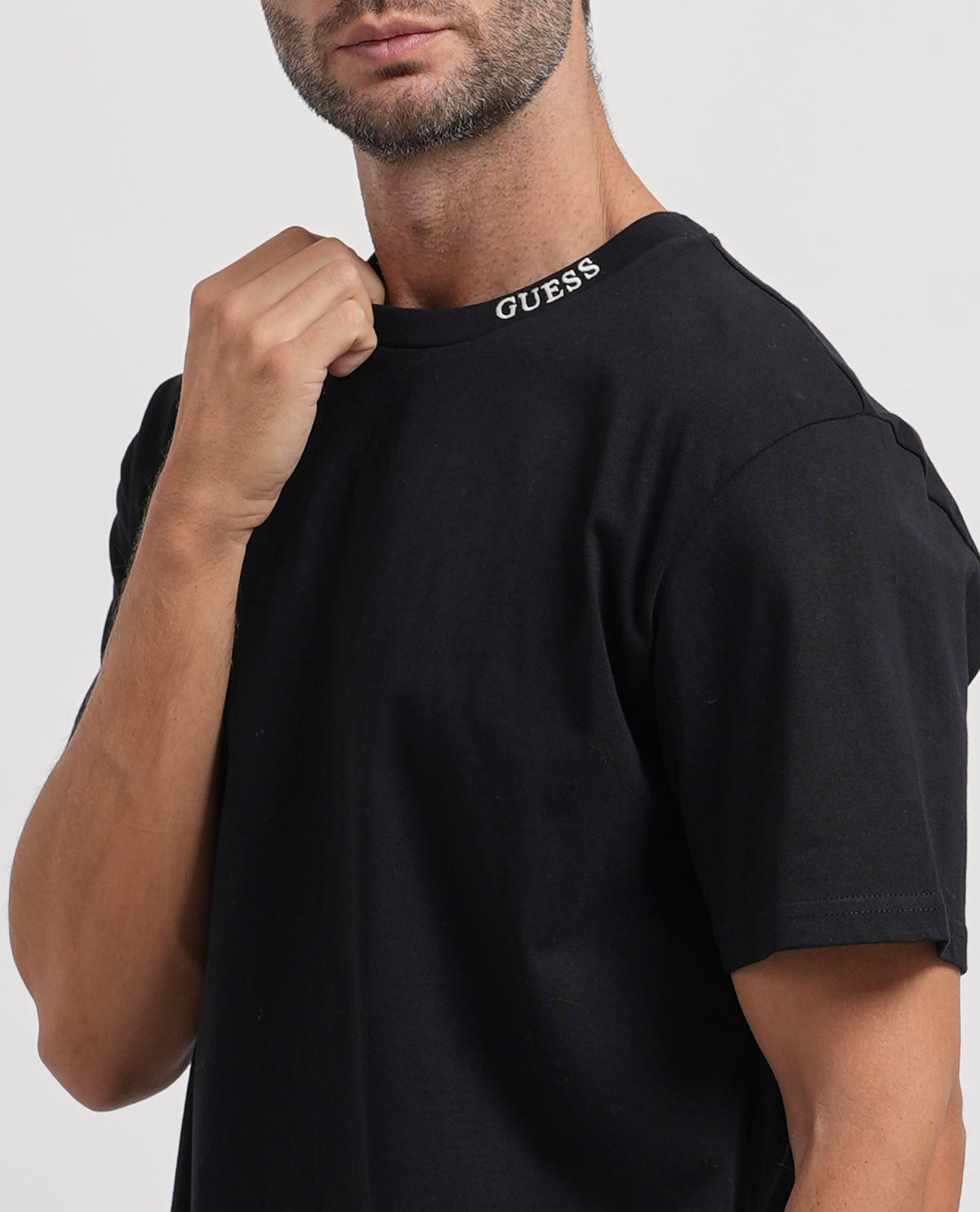 T-shirt uomo Guess con logo su collo 