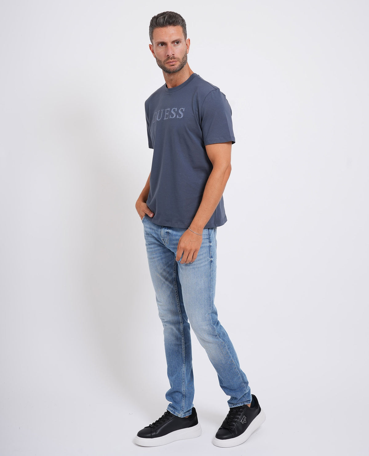 T-shirt uomo Guess con logo 