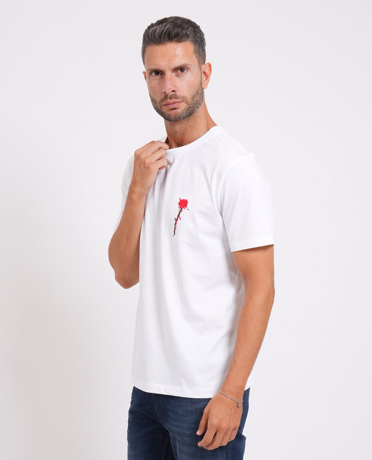 T-shirt uomo Hugo con rosa sul petto 