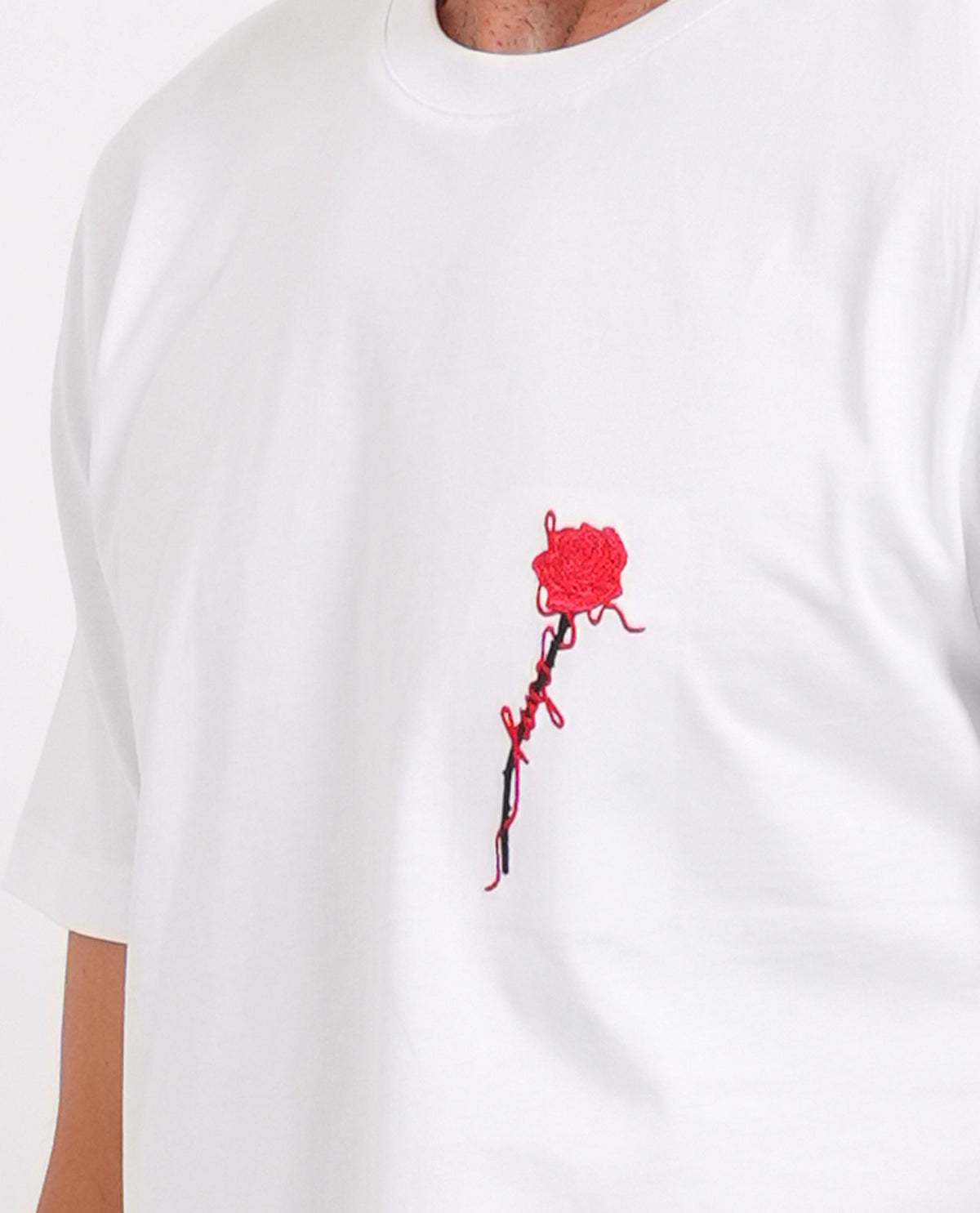 T-shirt uomo Hugo con rosa sul petto 