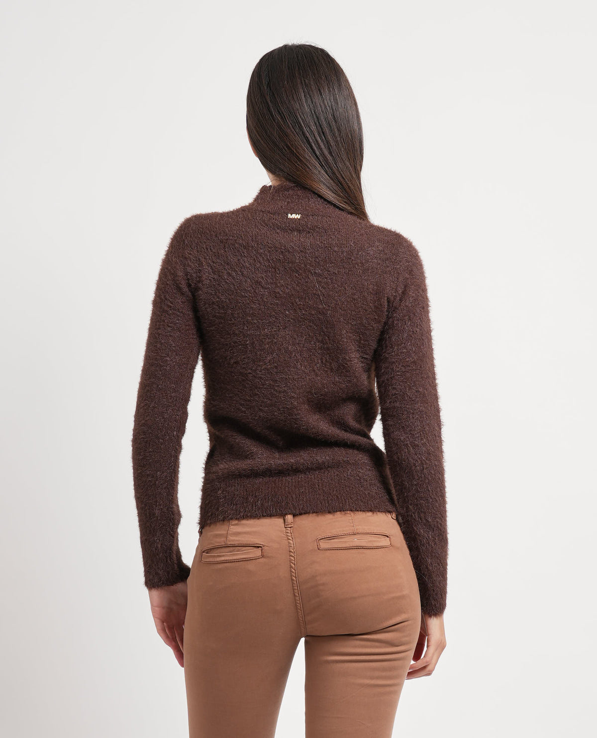 Maglione a collo alto Markup con bottone gioiello su spalla 