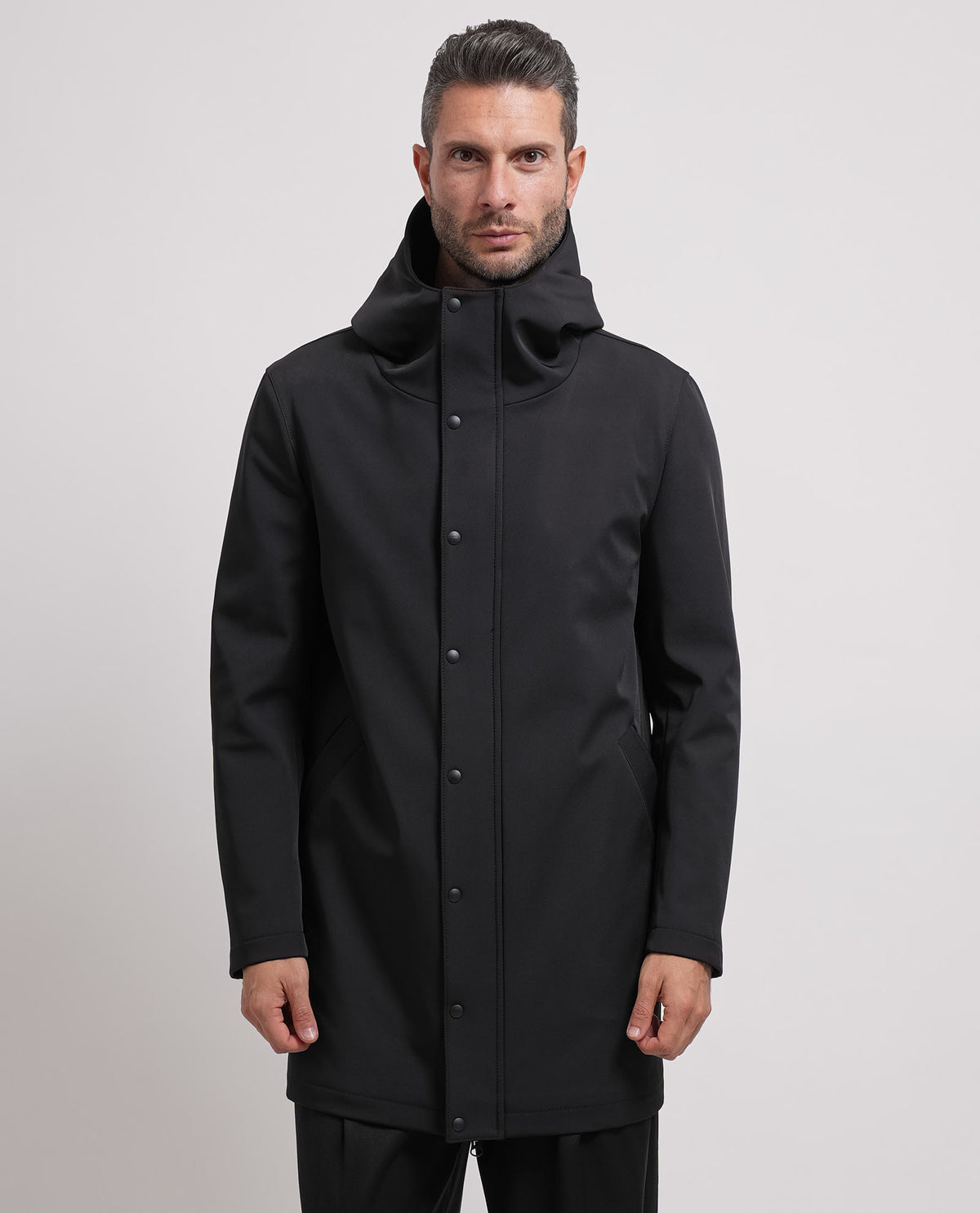 Cappotto lungo uomo di Mulish a collo alto 