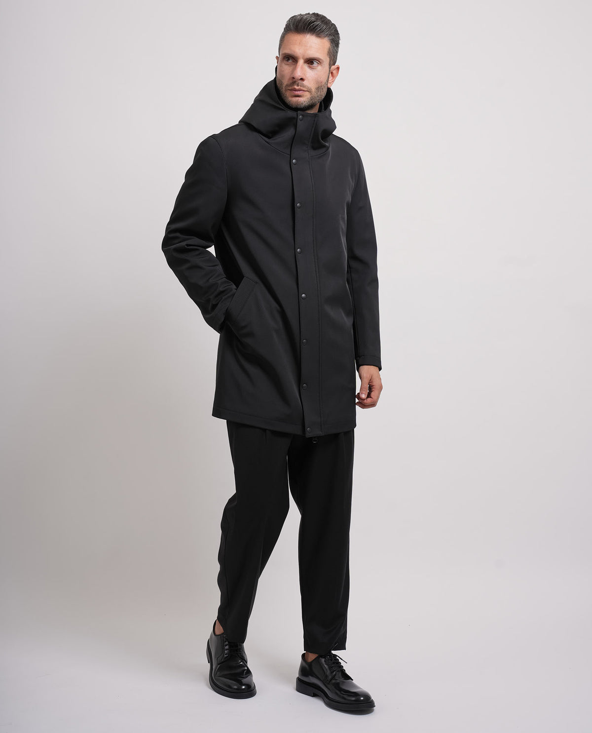 Cappotto lungo uomo di Mulish a collo alto 