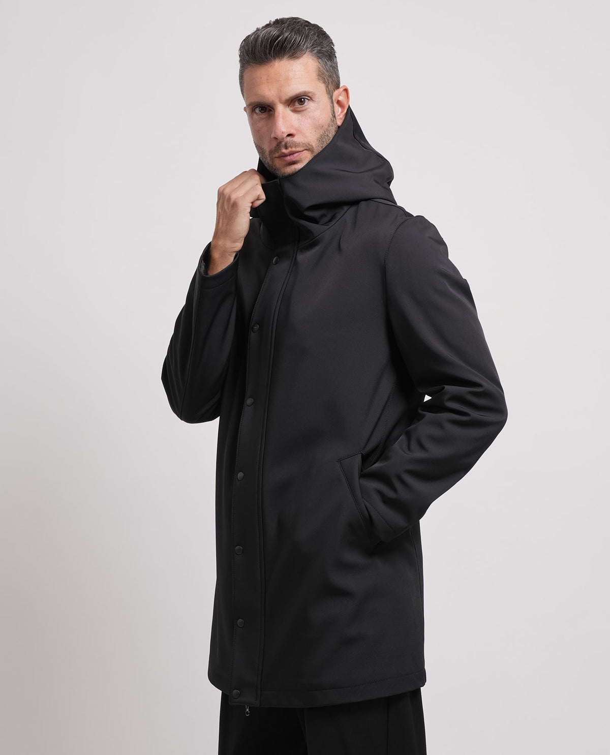 Cappotto lungo uomo di Mulish a collo alto 