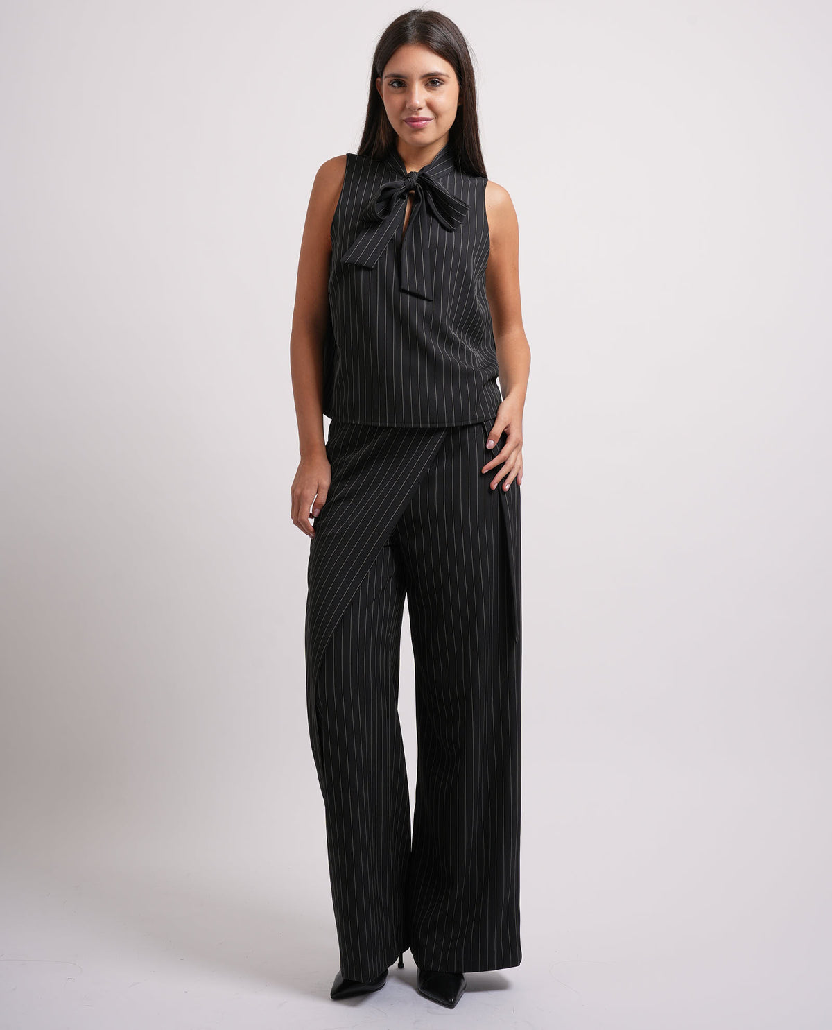 Blusa donna Relish con fiocco e senza maniche 