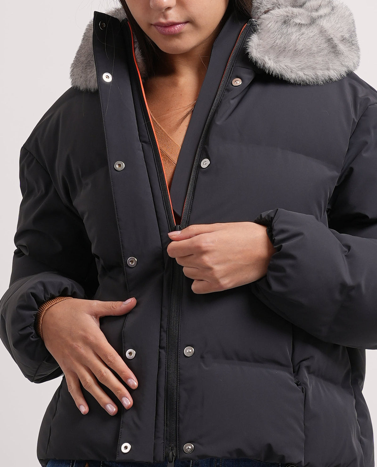 Giubbotto donna Suns con cappuccio con pelliccia 