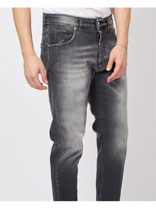 Jeans uomo Different in lavaggio grigio DIFFERENT | MAN207