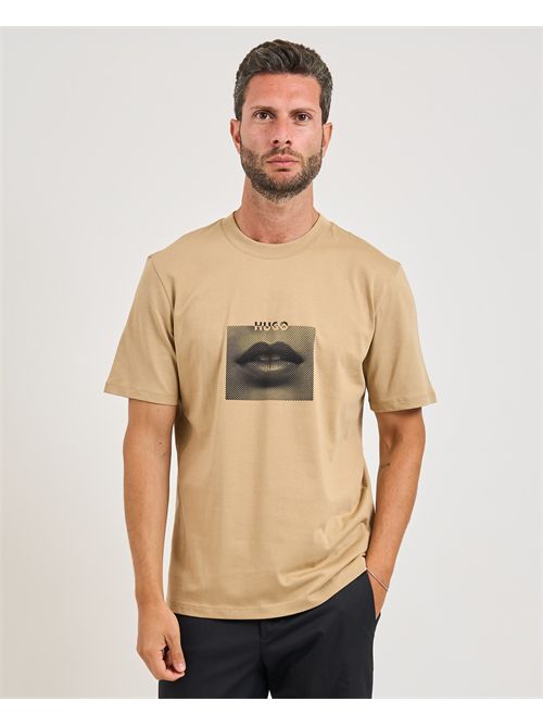 T-shirt Deterni uomo Hugo beige con grafica labbra HUGO | 50544496269